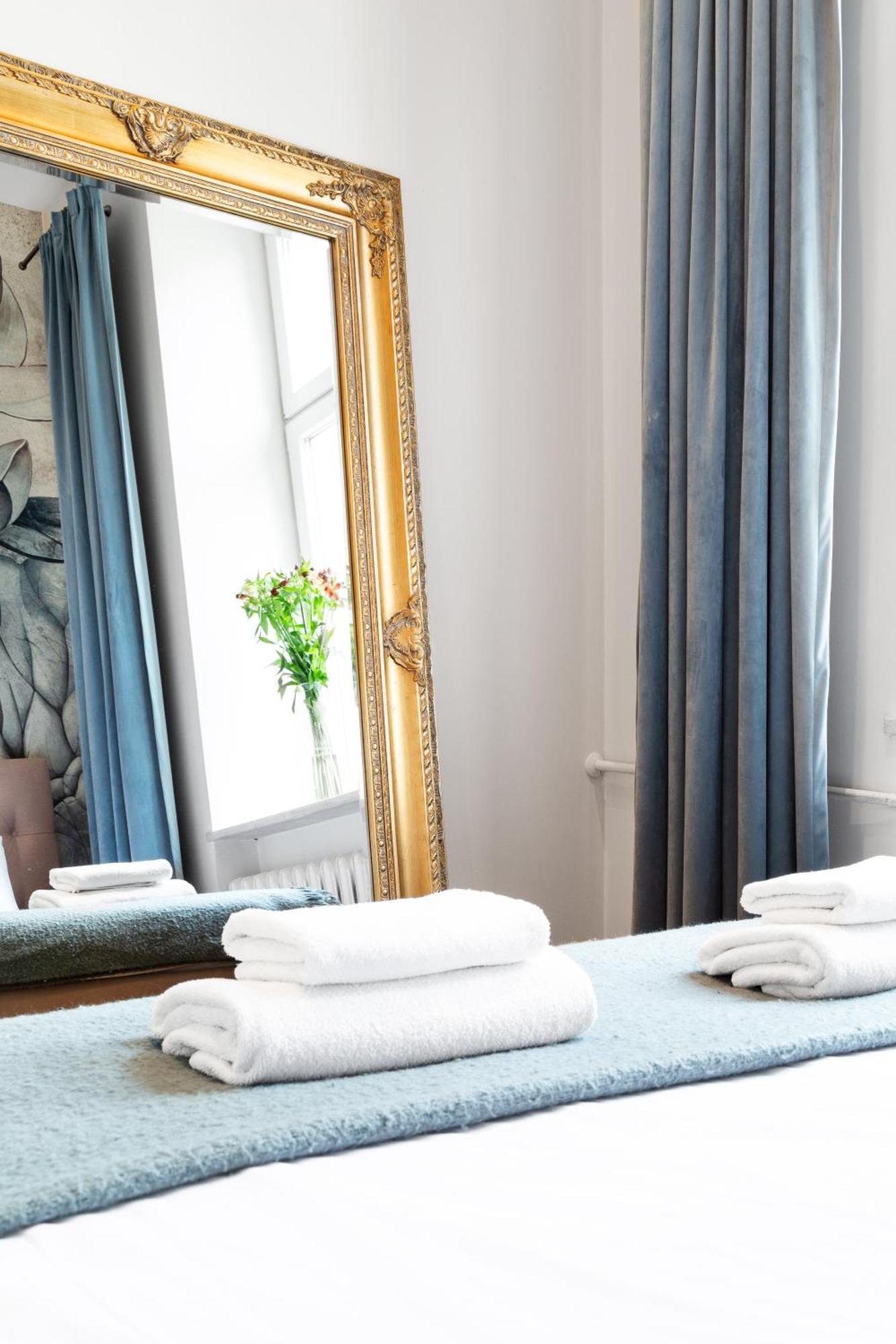 Househost Apartment: Lazarza Street Krakow Ngoại thất bức ảnh
